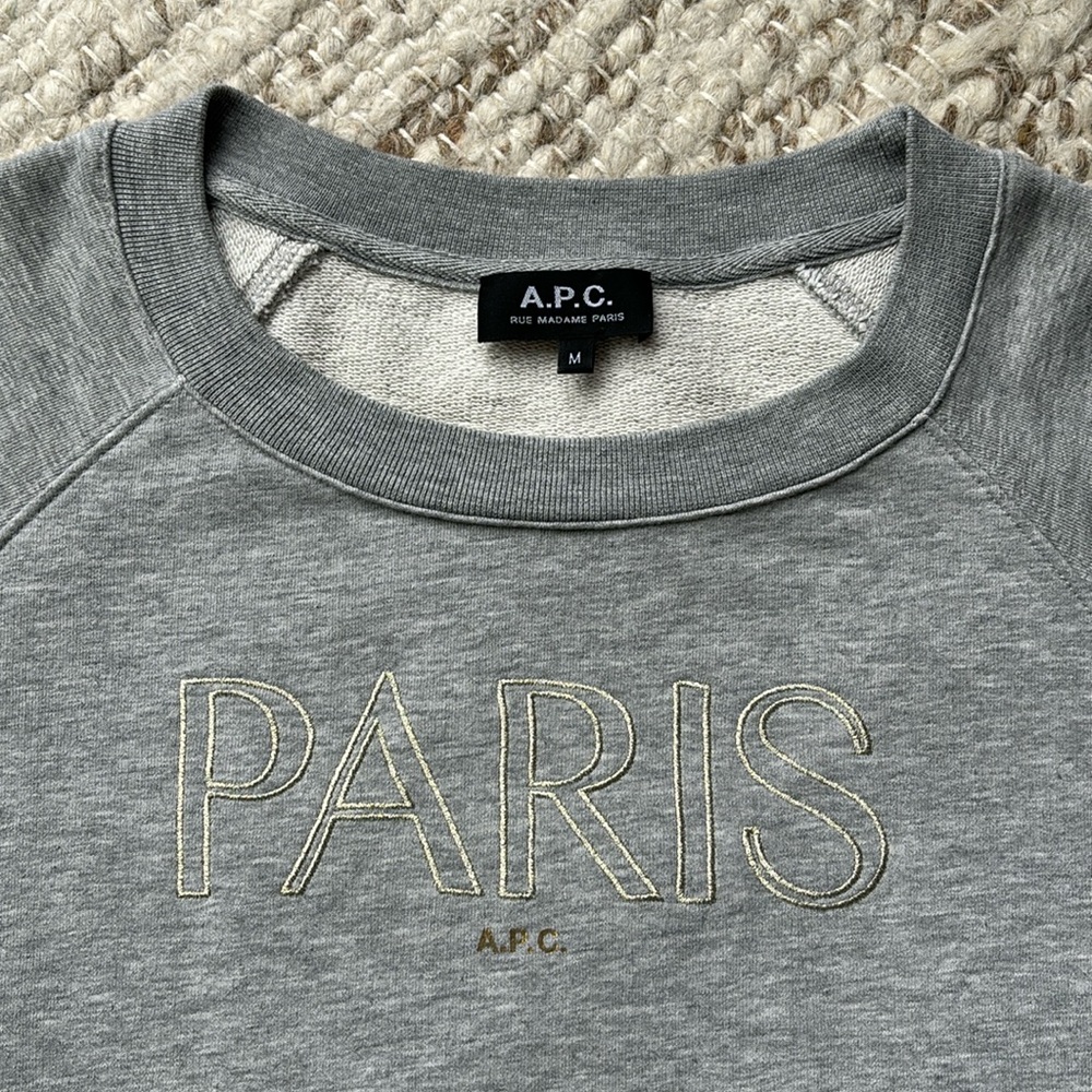 APC crewneck size M